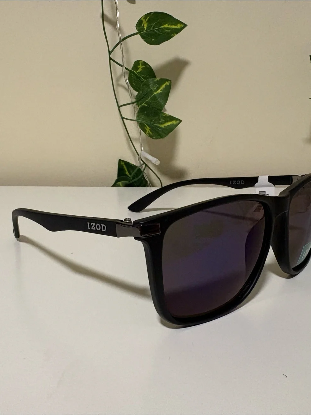 Izod sunglasses black
